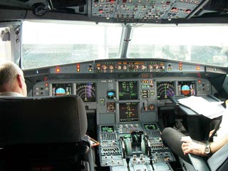 В петербургском аэропорту "Пулково" в среду экстренно приземлился Airbus-319, вылетевший в Париж
