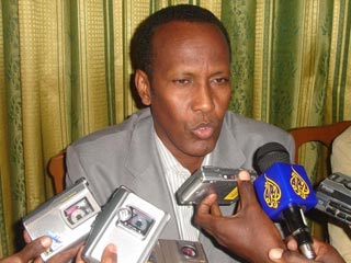 Двое военнослужащих армии Сомали погибли в результате покушения на премьер-министра страны Али Мохаммеда Геди, три человека ранены