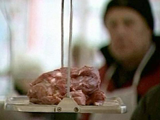В Красноярске инвалид порезал продавца мяса за высокие цены