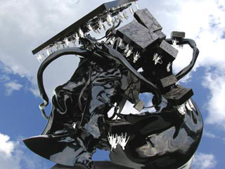 По итогам голосования первое место заняла абстрактная скульптура художника Дмитрия Каварги