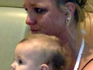 Певице Бритни Спирс удалось добиться в суде права забирать собственных детей на одну ночь в неделю у бывшего мужа