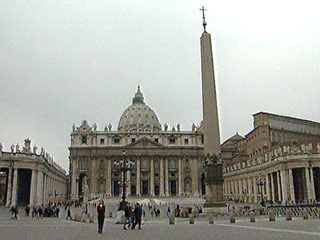 Ватикан подтвердил информацию о том, что один из его священников временно отстранен от исполнения обязанностей