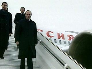 Президент России Владимир Путин сегодня отправляется в Германию, где вместе с канцлером ФРГ Ангелой Меркель проведет "выездное заседание правительств" двух стран