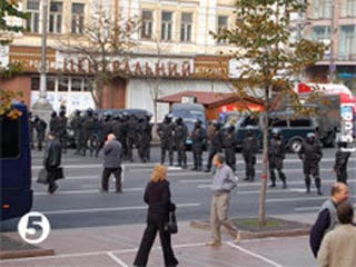 Киев на осадном положении - милиция пытается не допустить столкновений националистов и левых