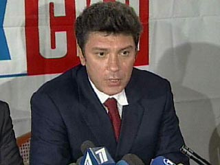 Бориса Немцова во Владивостоке попытались вытравить из зала для выступлений, намазав кресла химикатами