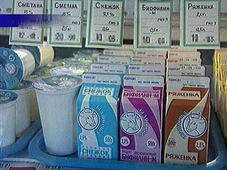 Правительство России договорилось с сетевыми ритейлерами и производителями продуктов питания заморозить цены на наиболее социально значимые продуктовые товар