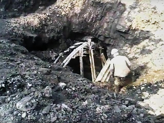 Курьезный случай произошел на одном из угольных разрезов на юге Кемеровской области: в ходе работ экскаватор вскрыл штрек шахты, где, как неожиданно выяснилось, добывали уголь на том же пласту