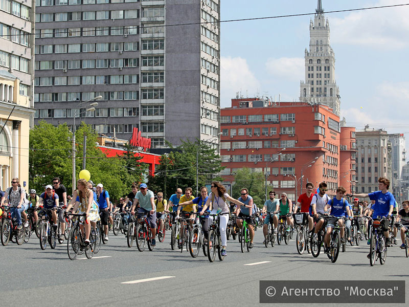 Велопарад на Садовом кольце в Москве собрал более 30 тысяч участников
