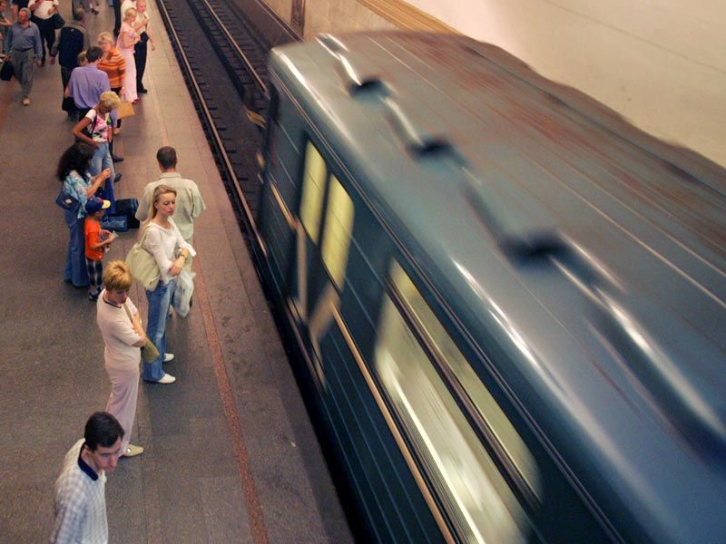 В московском метро поймали двух мужчин, гулявших в тоннеле у станции "Чеховская"	