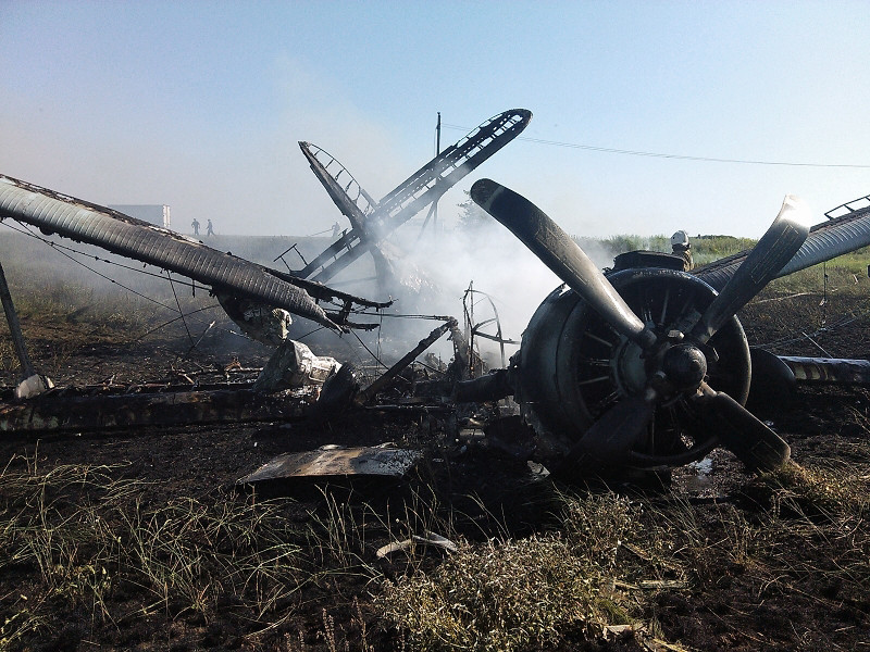 В Саратовской области при выполнении сельхозработ разбился самолет Ан-2. Погибли два человека