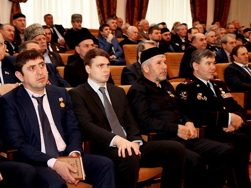 Парламент Чечни принял решение о досрочном самороспуске. Выборы депутатов в республике должны были пройти в 2018 году, но теперь состоятся 18 сентября 2016 года, одновременно с выборами главы республики