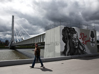 Неизвестные испортили портрет Юрия Буданова рядом с "мостом Кадырова" в Петербурге