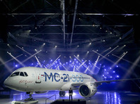 Первый самолет МС-21 для летных испытаний представлен Медведеву в Иркутске