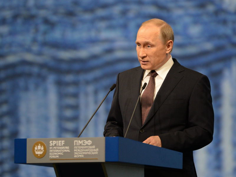 Путин дал особые поручения СК в связи с гибелью детей в Карелии