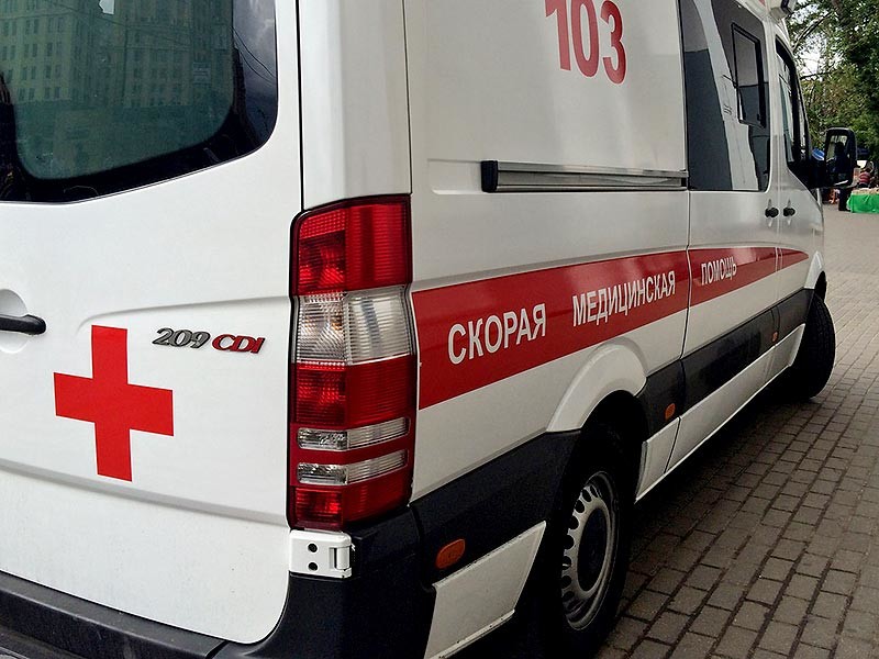 Мужчина получил тяжелые травмы, его госпитализировали в реанимацию одной из московских больниц, где он вскоре скончался