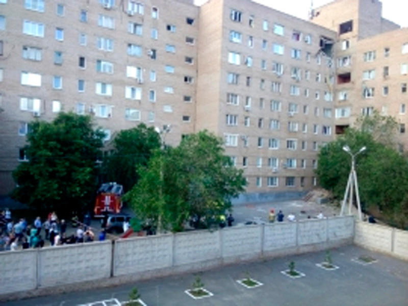 В Оренбурге в результате взрыва газа частично обрушилось многоэтажное общежитие, два человека пострадали