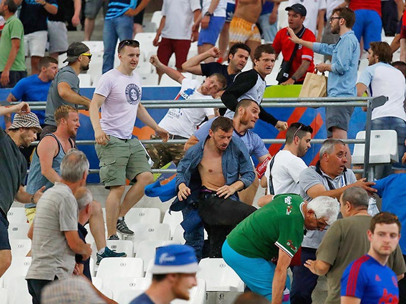 Противоправные действия футбольных болельщиков, в том числе российских, во французском городе Марсель неприемлемы, однако Россия будет защищать права своих граждан