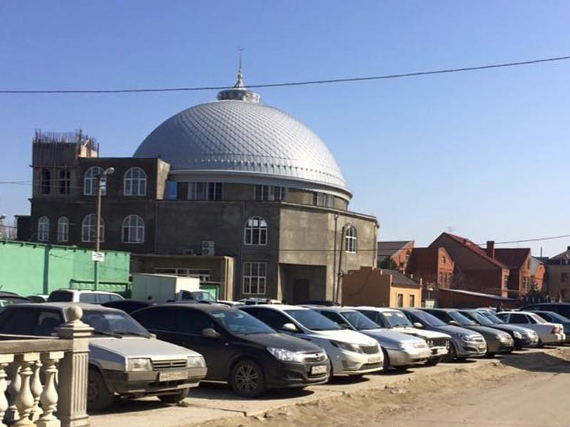 В Махачкале полицейские после завершения пятничной молитвы задержали 20 прихожан салафитской мечети на улице Венгерских бойцов
