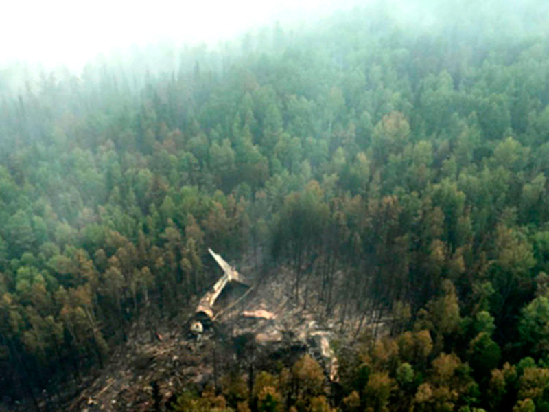 СМИ: Разбившийся Ил-76 зацепился крылом за верхушки деревьев