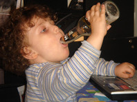Госдуме предлагают разрешить принудительное лечение детей от алкоголизма