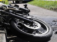 Под Брянском мотоциклист врезался в группу подростков  на обочине