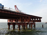 Власти России на год отсрочили запуск железной дороги по мосту в Крым