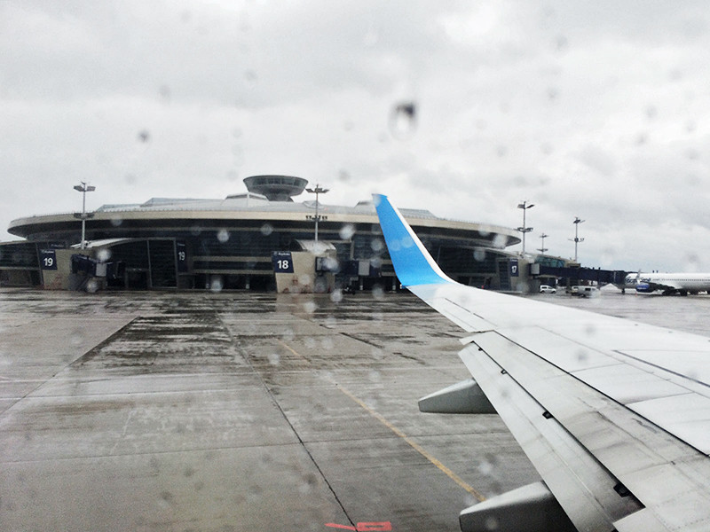 Около 20 авиарейсов задержаны и четыре отменены в аэропортах Москвы из-за неблагоприятных погодных условий