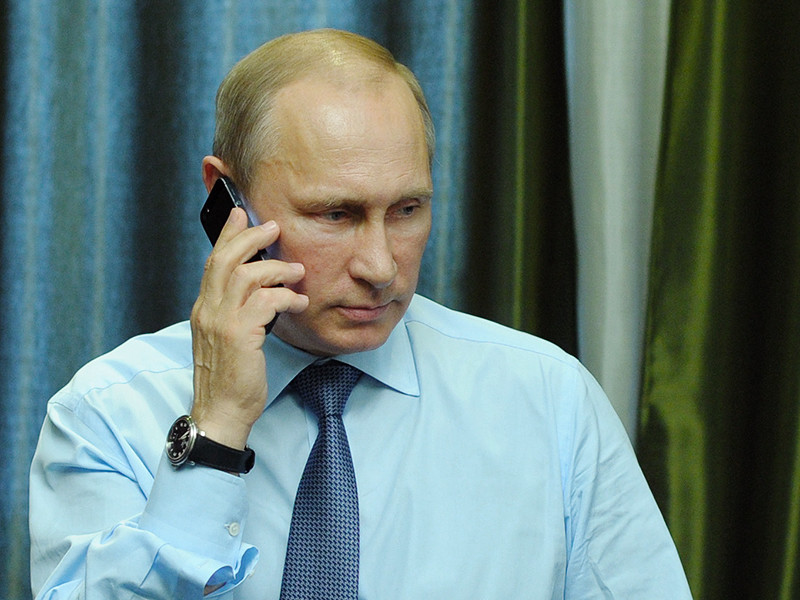Президент России Владимир Путин обсудил с лидерами Германии и Франции Ангелой Меркель и Франсуа Олландом по телефону украинский кризис