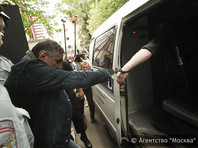 Неоднократно судимый Калашов, которого считают лидером криминального мира после убийства Аслана Усояна (Дед Хасан), был задержан спецназом 12 июля в своем роскошном подмосковном доме на Рублевском шоссе