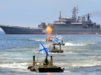 В День ВМФ во Владивостоке играл  оркестр  Гергиева и показывали уничтожение подлодки условного противника