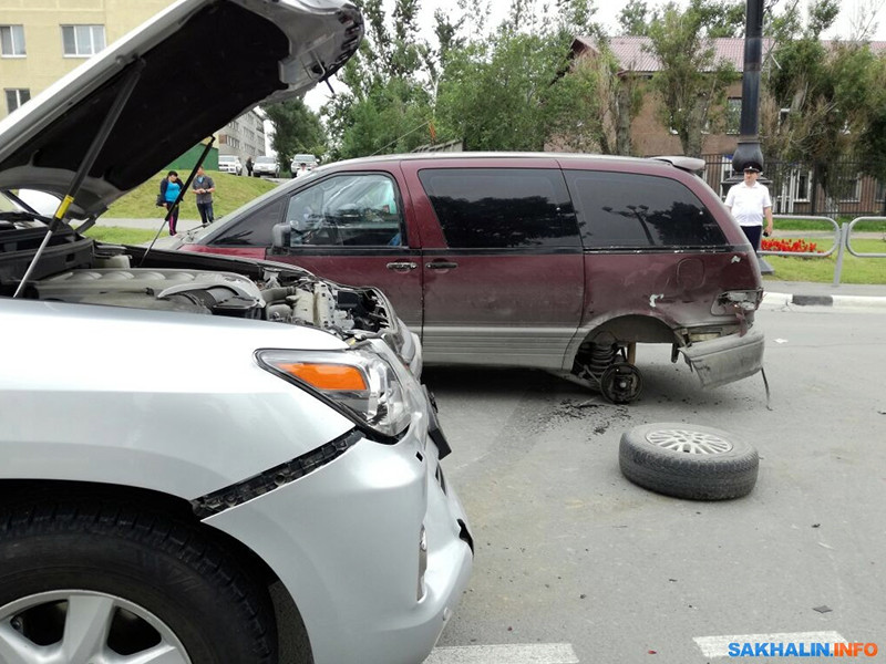 В Южно-Сахалинске произошло ДТП с участием автомобиля губернатора Сахалинской области Олега Кожемяко