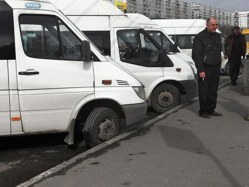 Водители маршруток в городе Рубцовске Алтайского края решили пройти курсы акушерства, так как считают, что по плохим дорогам им вряд ли удастся довести рожениц до больниц