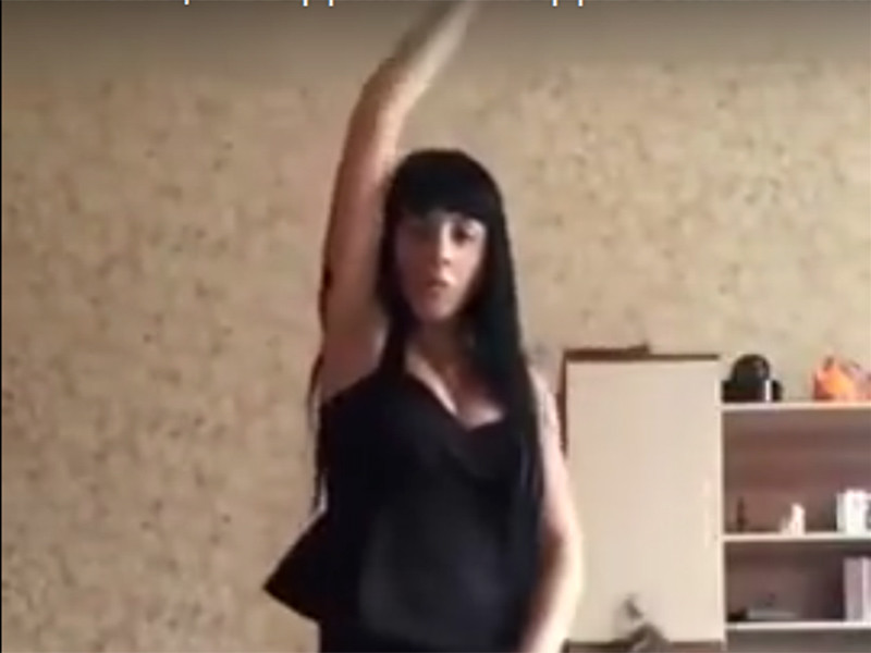 Экс-сотрудница управления внутренних дел на Московском метрополитене Кристина Негодина, уволенная со скандалом после появления в сети видеоролика, запечатлевшего ее эротический танец протеста, нашла новую работу