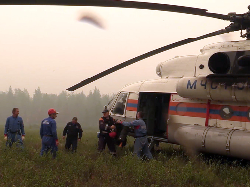 Спасатели обнаружили фрагменты тел погибших лётчиков и один из двух бортовых самописцев на месте крушения самолета Ил-76 МЧС России