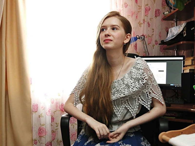 Шестнадцатилетняя Лиза Бессонова из Екатеринбурга обратилась к президенту РФ Владимиру Путину с просьбой о чуде. Она страдает смертельно опасной болезнью, справиться с которой можно только с помощью дорогостоящего препарата