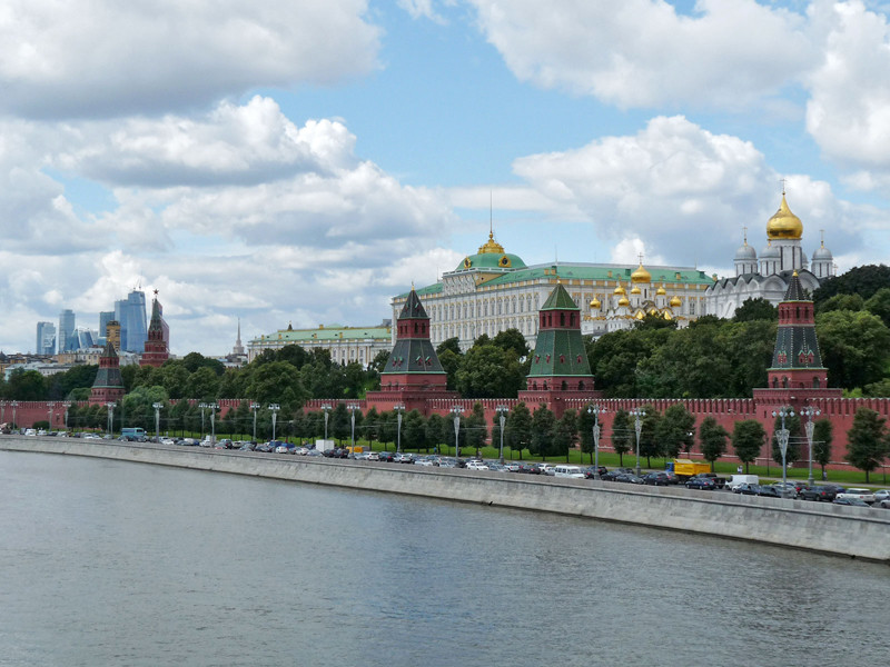 В Кремле заявили о пристальном внимании к саммиту НАТО, описав действия альянса пословицей