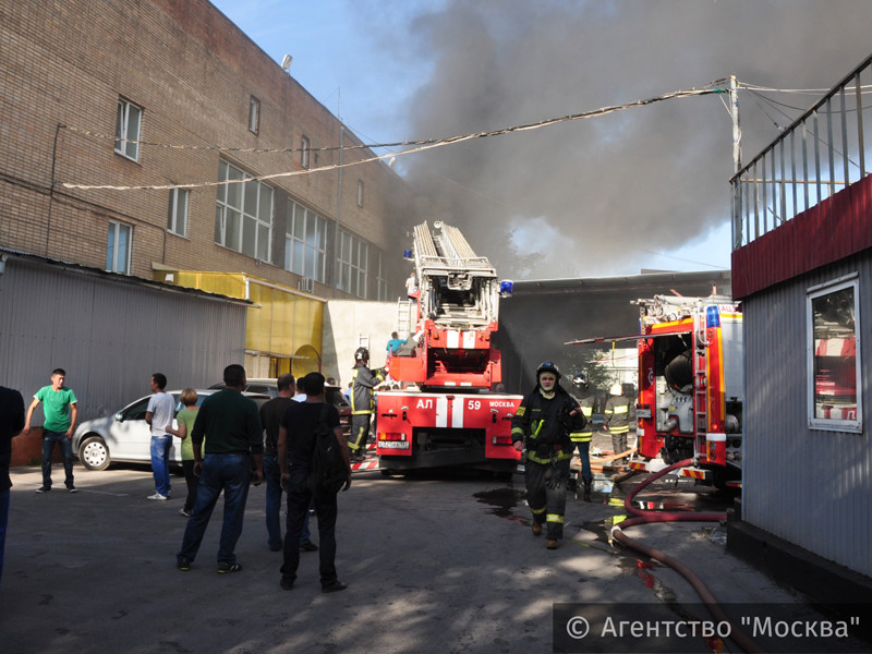 При пожаре на складе в Москве погибли минимум 16 человек