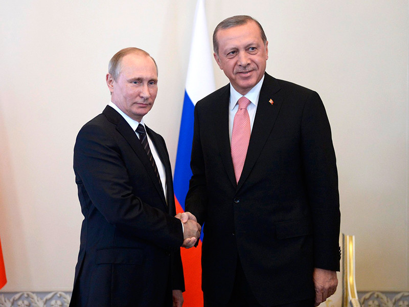 В Константиновском дворце в Санкт-Петербурге началась встреча президента РФ Владимира Путина и лидера Турции Реджепа Тайипа Эрдогана