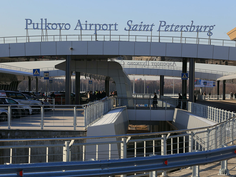 Сотрудники международного аэропорта "Пулково" в Санкт-Петербурге уже двое суток подкармливают 83-летнюю туристку из Эквадора, прилетевшую в Северную столицу и оставшуюся без багажа