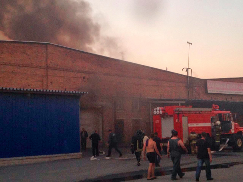 На складе под Екатеринбургом произошел крупный пожар
