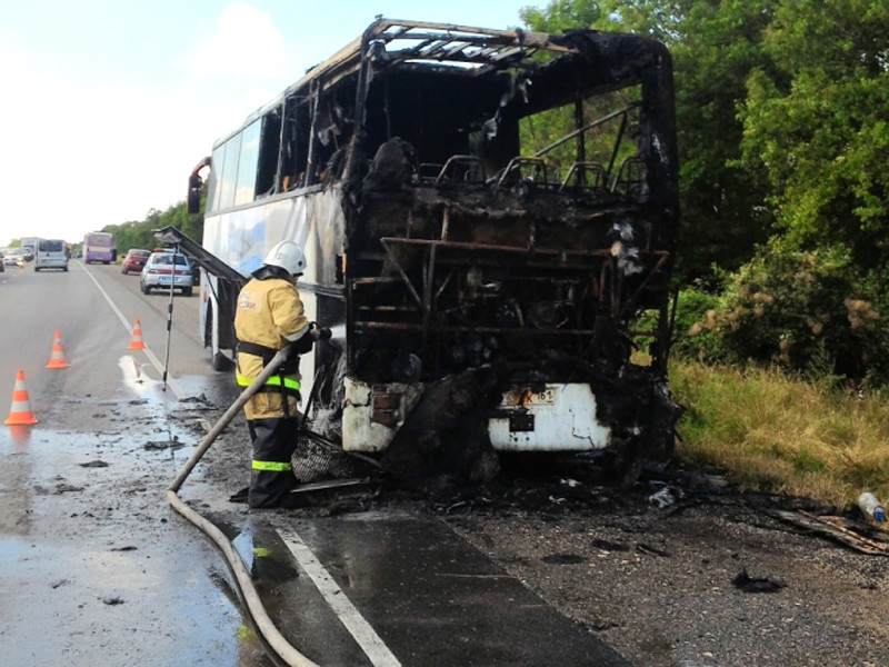 На трассе в Крыму полностью выгорел рейсовый автобус