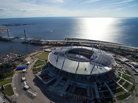 В Санкт-Петербурге сильный ветер снес часть подшивки строящегося стадиона "Зенит-Арена"