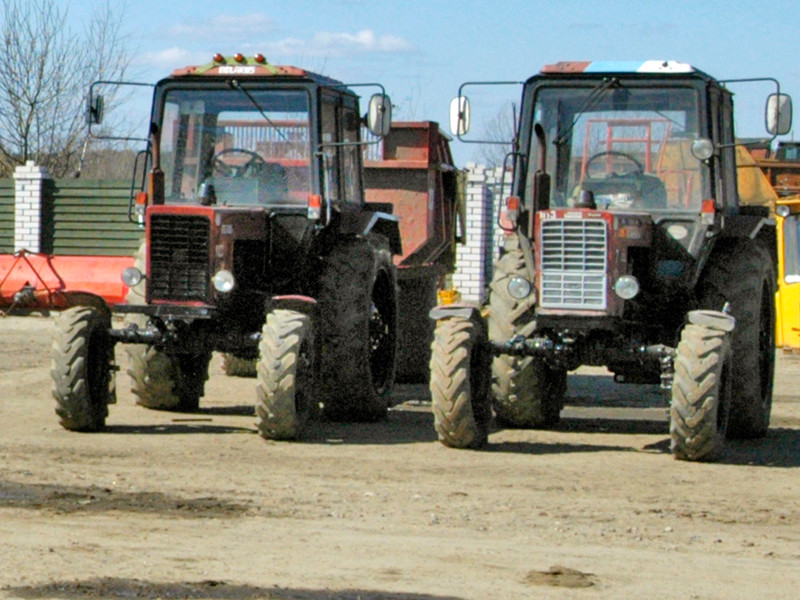 В Краснодарском крае и Ростовской области арестовали десять участников тракторного марша, которые планировали приехать в Москву и рассказать представителям власти о проблемах фермеров