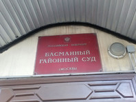 Сначала Басманный суд Москвы оставил без движения исковое заявление до 31 августа, предложив до этого дня "устранить допущенные в исковом заявлении недостатки"