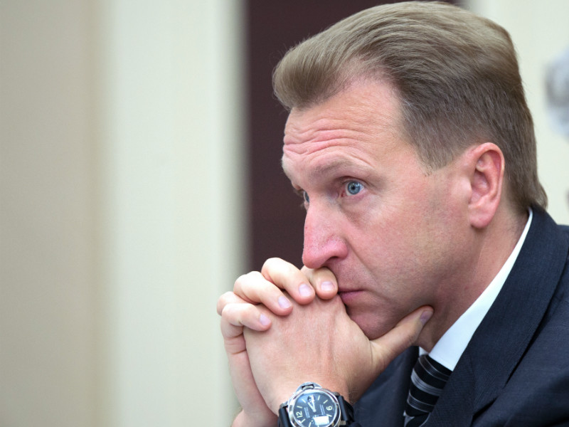 Вице-премьер РФ Игорь Шувалов, ставший недавно фигурантом сразу нескольких расследований Фонда борьбы с коррупцией (ФБК) Алексея Навального, был среди тех, кто помогал бороться с раком журналисту и блоггеру Антону Буслову, умершему в 2014 году, рассказал Венедиктов