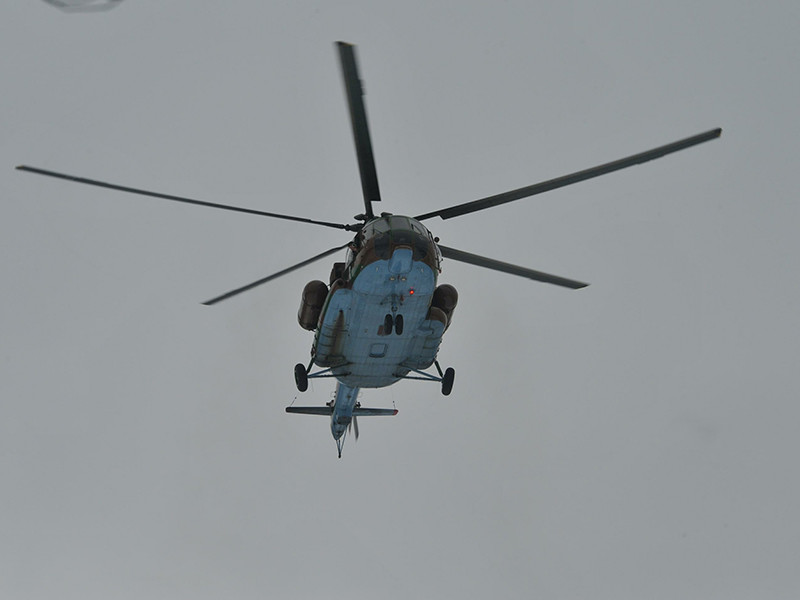 Cпасатели доставили пострадавшую на спасательный пост, откуда ее на вертолете Ми-8 Авиалесоохраны в сопровождении врача доставили в Усть-Коксинскую центральную районную больницу