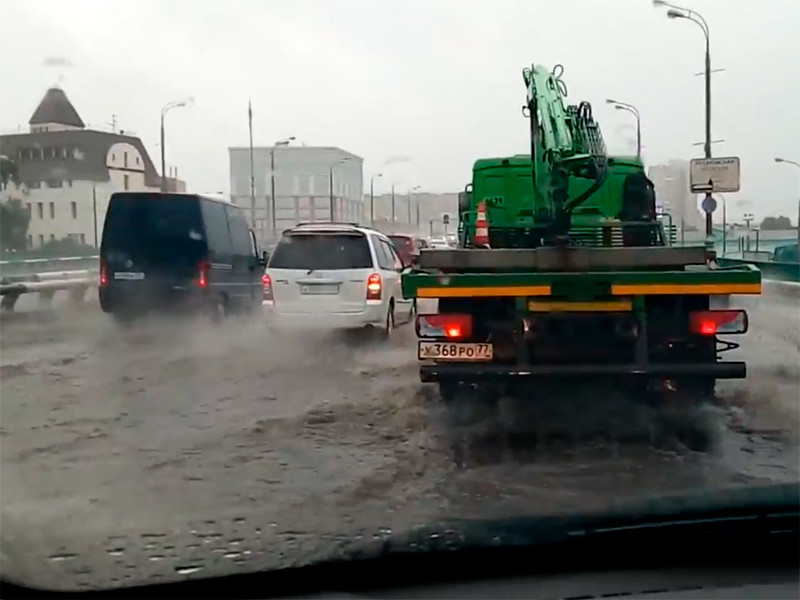 На Москву обрушился затяжной дождь: за сутки выпала половина месячной нормы осадков