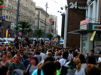 Народный сход, состоявшийся в Москве 18 июля 2013 года, был посвящен приговору Навальному по делу "Кировлеса". Тогда оппозиционеру дали пять лет лишения свободы, и несколько тысяч человек вышли в центр Москвы