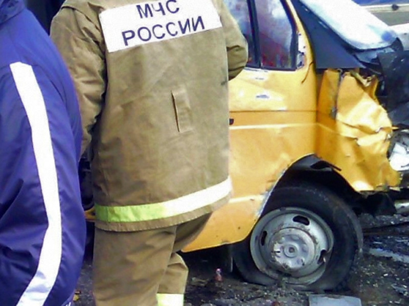 Семь человек погибли, еще пять пострадали в результате аварии с участием микроавтобуса в Дагестане