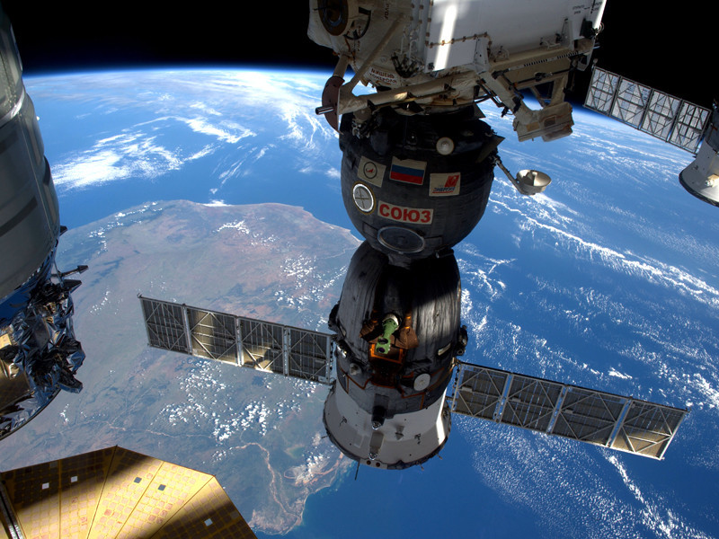 Последний старый "Союз" доставляет экипаж МКС на Землю
